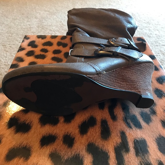 Naughty Monkey Platform Boots - Picture 3 of 6